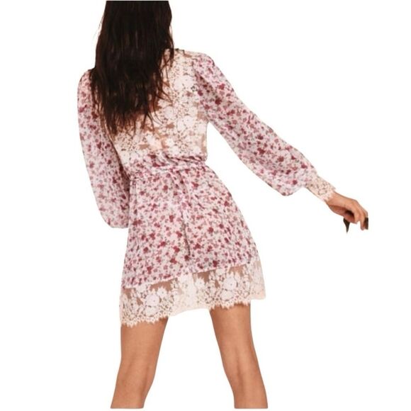 NWOT For Love & Lemons Floral Melrose Robe - Picture 9 of 12